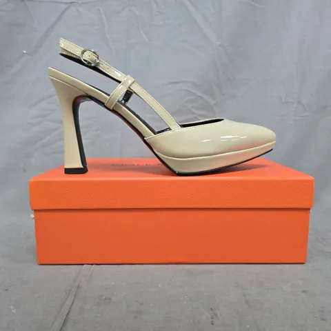 BOXED PAIR OF CASTAMERE POINTED TOE SLINGBACK SANDALS IN BEIGE SIZE 39