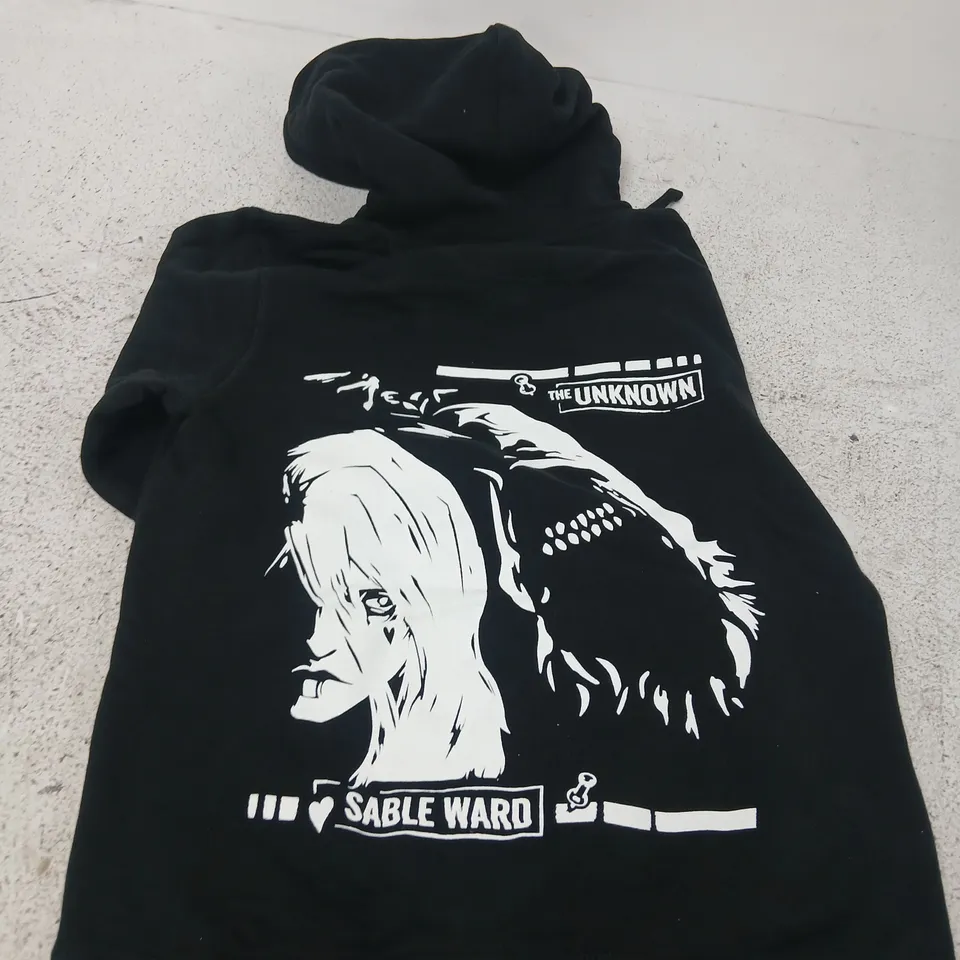 DEAD BY DAYLIGHT BLACK HOODIE WITH GRAPHIC PRINT (THE UNKNOWN) – SIZE S