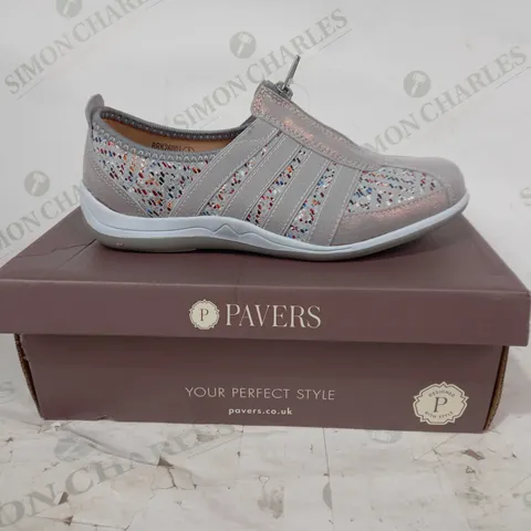 BOXED PAIR OF PAVERS SHOES IN BLUE/MULTICOLOUR UK SIZE 5