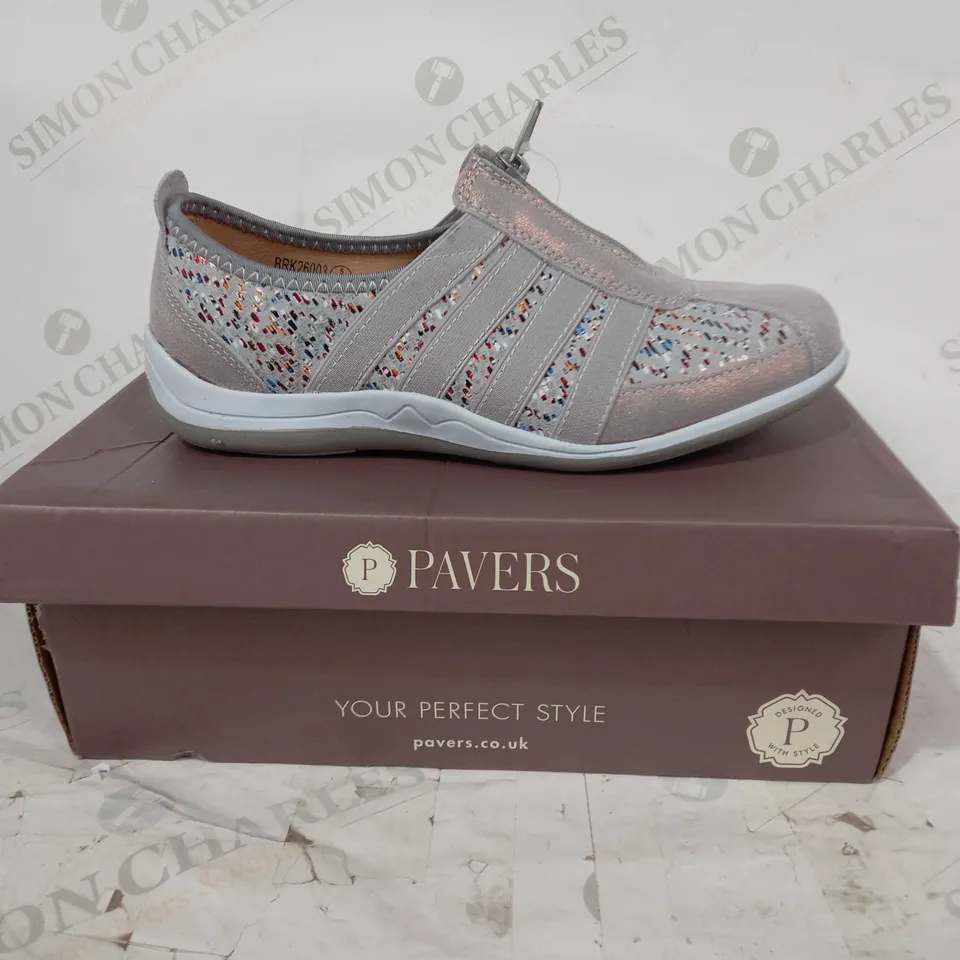 BOXED PAIR OF PAVERS SHOES IN BLUE/MULTICOLOUR UK SIZE 5