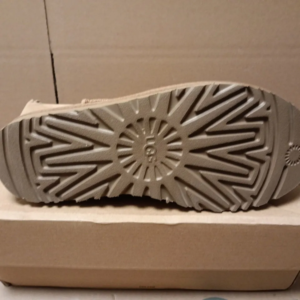 BOXED PAIR OF UGG WOMENS CLASSIC MICRO CLOGS IN BROWN - UK 4