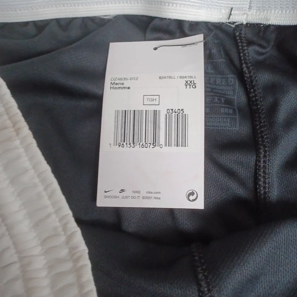 NIKE MEN'S BLACK TRAINING SHORTS WITH WHITE SIDE PANELS - UK XXL (US XXL)