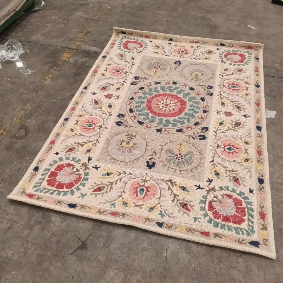 QUALITY DESIGNER AREA RUG - APPROXIMATELY 225CM X 158CM