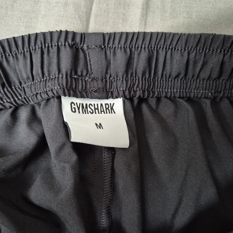 GYMSHARK SHORTS IN BLACK - MEDIUM