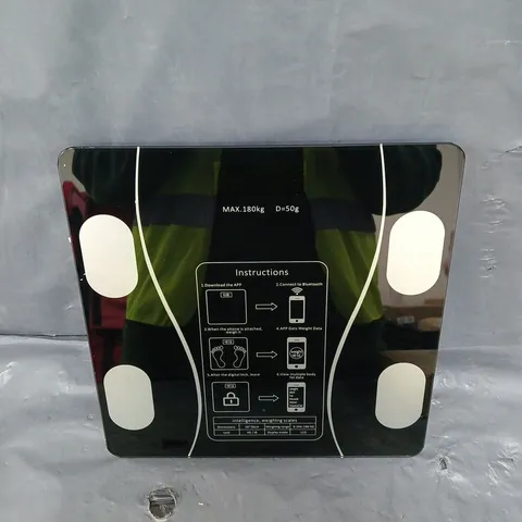 BOXED SMART SCALE IN BLACK 