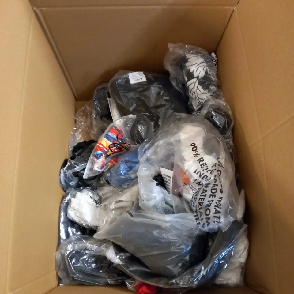LARGE QUANTITY OF ASSORTED BAGGED CLOTHING TO INCUDE BOOHOO, H&M AND WEEKEND OFFENDER