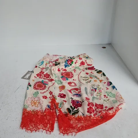 RIVER ISLAND STUDIOS DRESS β SOMEWHERE TO GO β CREAM FLORAL WITH RED LACE TRIM β UK 8