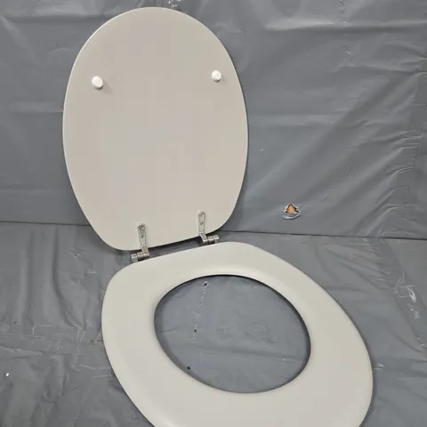 BOXED HOME SHAKER STYLE TOILET SEAT