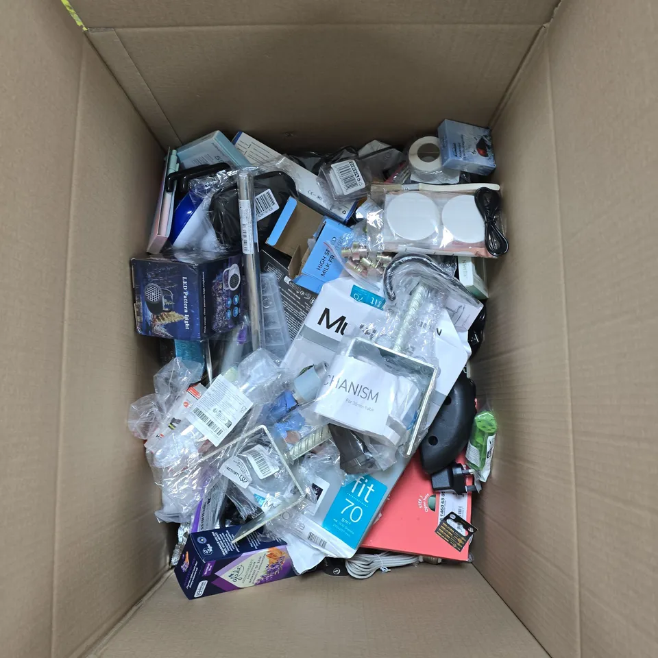 BOX OF APPROXIMATELY 25 ITEMS TO INCLUDE: A4 PAPER AND DOCTOR WHO COMIC