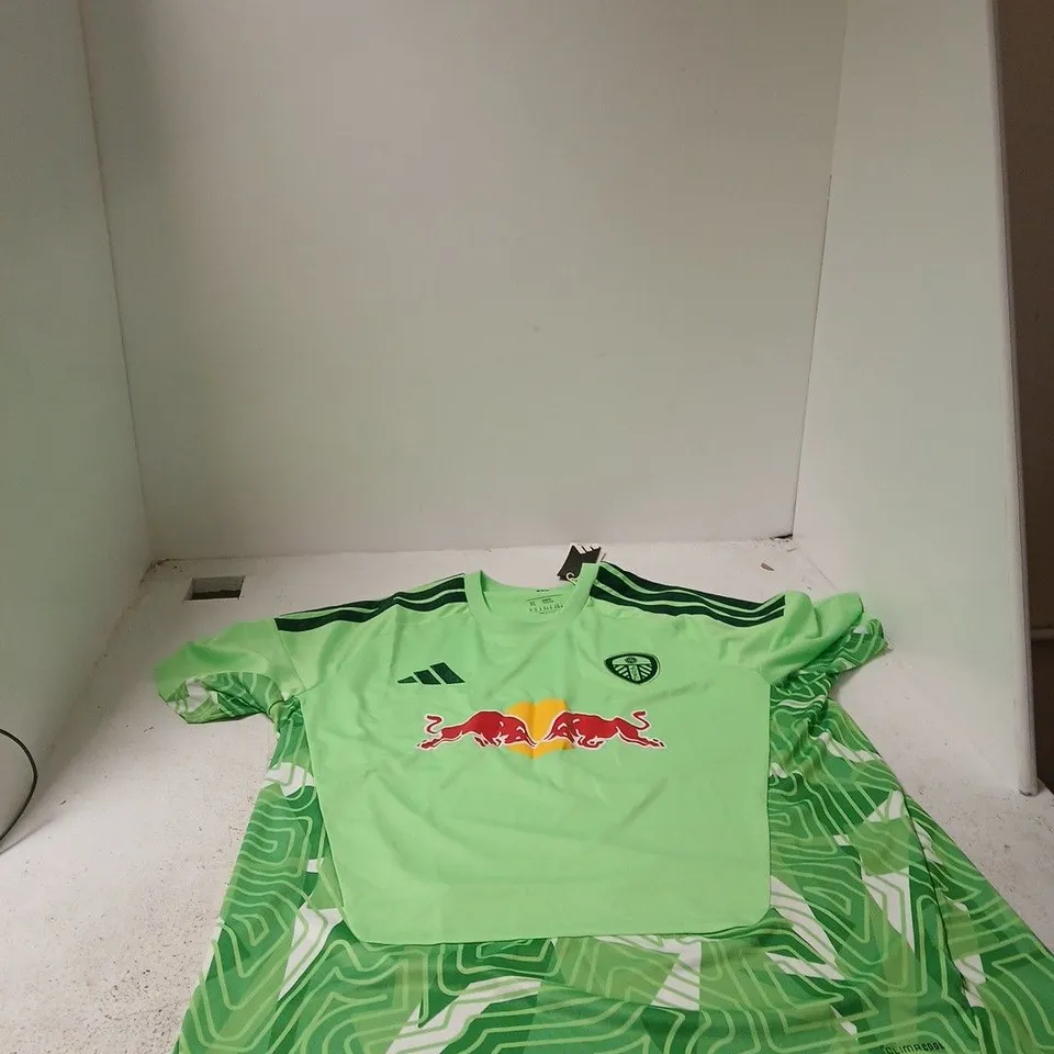 LEEDS UNITED FOOTBALL SHIRT – GREEN GOALKEEPER JERSEY WITH RED BULL LOGO - XL