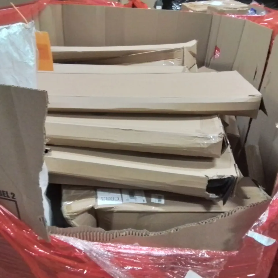 PALLET OF ASSORTED HOUSEHOLD GOODS AND PRODUCTS TO INCLUDE;RETRACTABLE SAFETY GATE,PULL UP BAR,LIGHTED 2 PEICE MOOSE FAMILY DECORATION