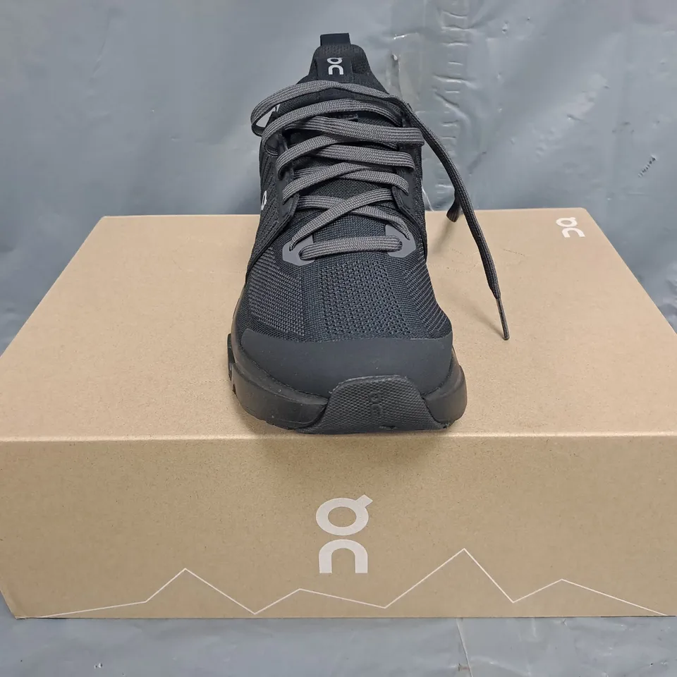 BOXED PAIR OF ON CLOUDSWIFT YOUTH SHOES IN BLACK/ECLIPSE SIZE UK 5.5