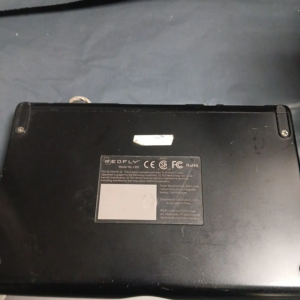 REDFLY LAPTOP WITH KEYBOARD & SCREEN (MODEL C8N) - DAMAGED