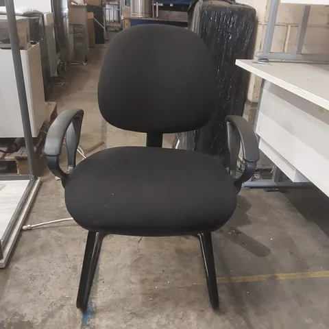 BLACK UPHOLSTERED OFFICE CHAIR