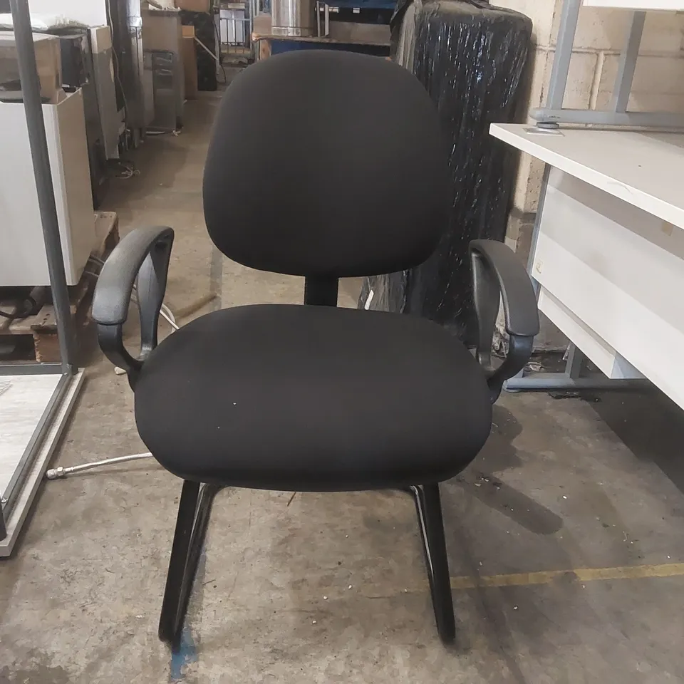 BLACK UPHOLSTERED OFFICE CHAIR