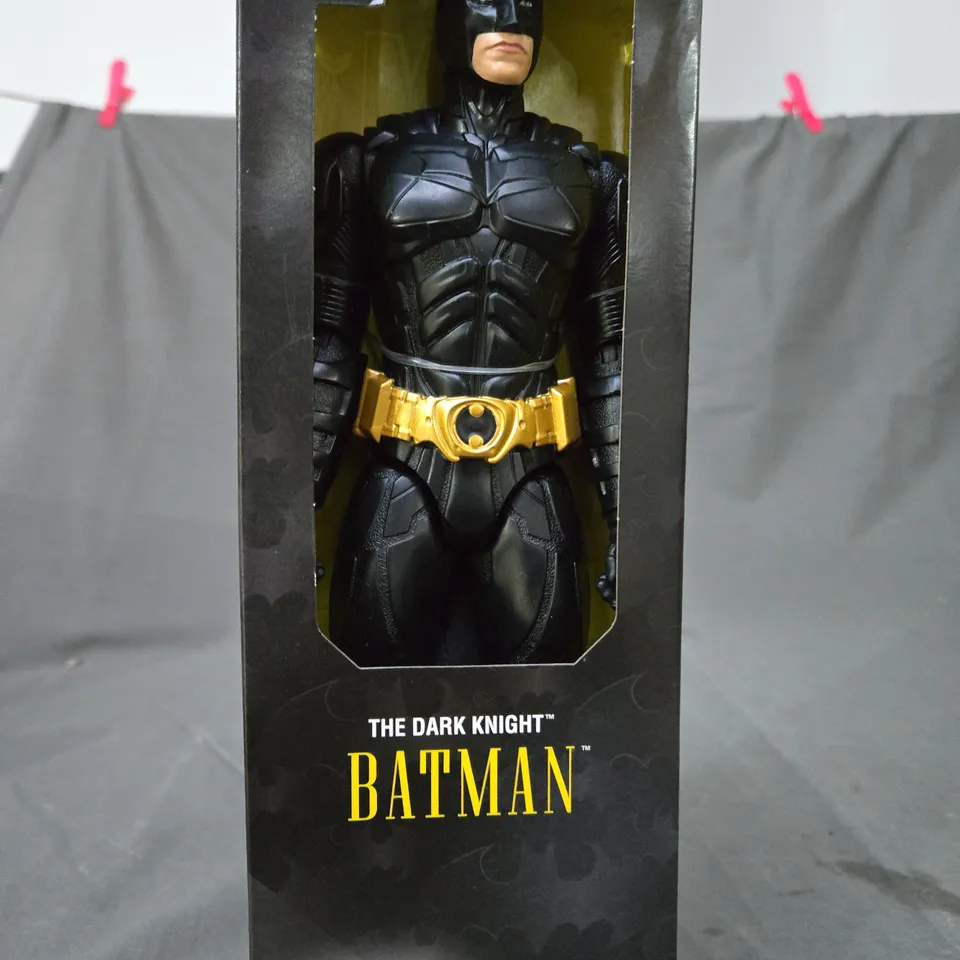 COLLECTIBLE DC THE DARK KNIGHT BATMAN FIGURE