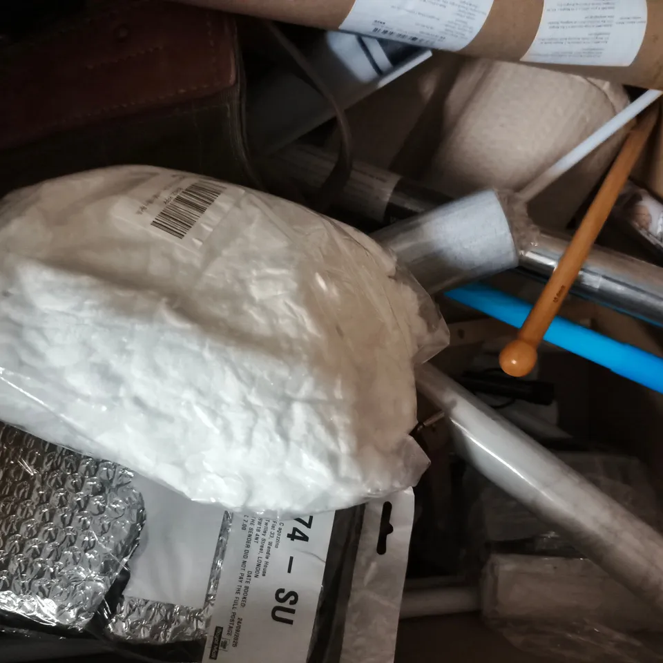 BOX OF APPROXIMATELY 15 ASSORTED HOUSEHOLD ITEMS TO INCLUDE DYCEM NON-SLIP MAT, BRUSHED COTTON PILLOWCASES, ETC - COLLECTION ONLY