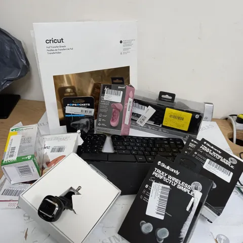 APPRROXIMETELY 11 ASSORTED ELECTRICAL ITEMS INCLUDING, SKULLCANDY WIRELESS EARPHONES RAPOO KEYBOARDS, KS BLUETOOTH SPEAKER
