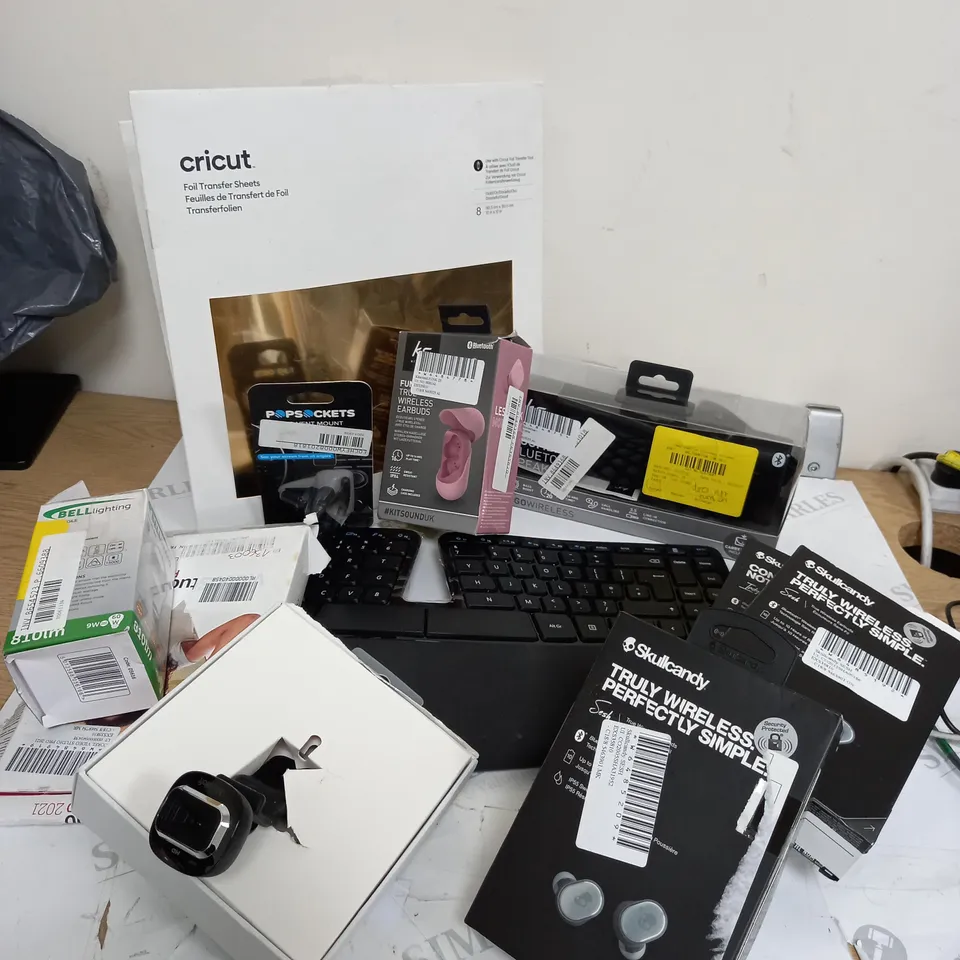 APPRROXIMETELY 11 ASSORTED ELECTRICAL ITEMS INCLUDING, SKULLCANDY WIRELESS EARPHONES RAPOO KEYBOARDS, KS BLUETOOTH SPEAKER