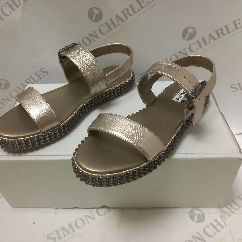 DUNE LYSS SANDELS - SIZE 5