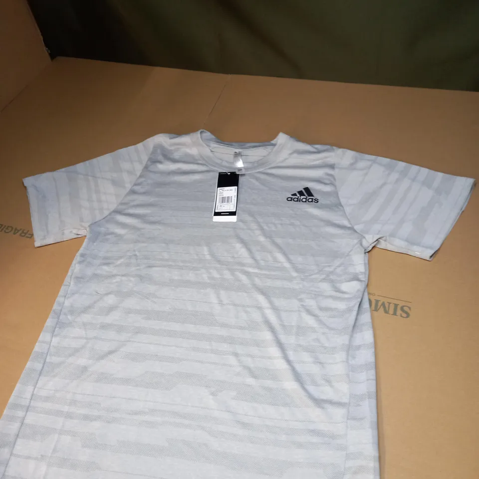 MENS ADIDAS LOGO T-SHIRT SIZE SMALL
