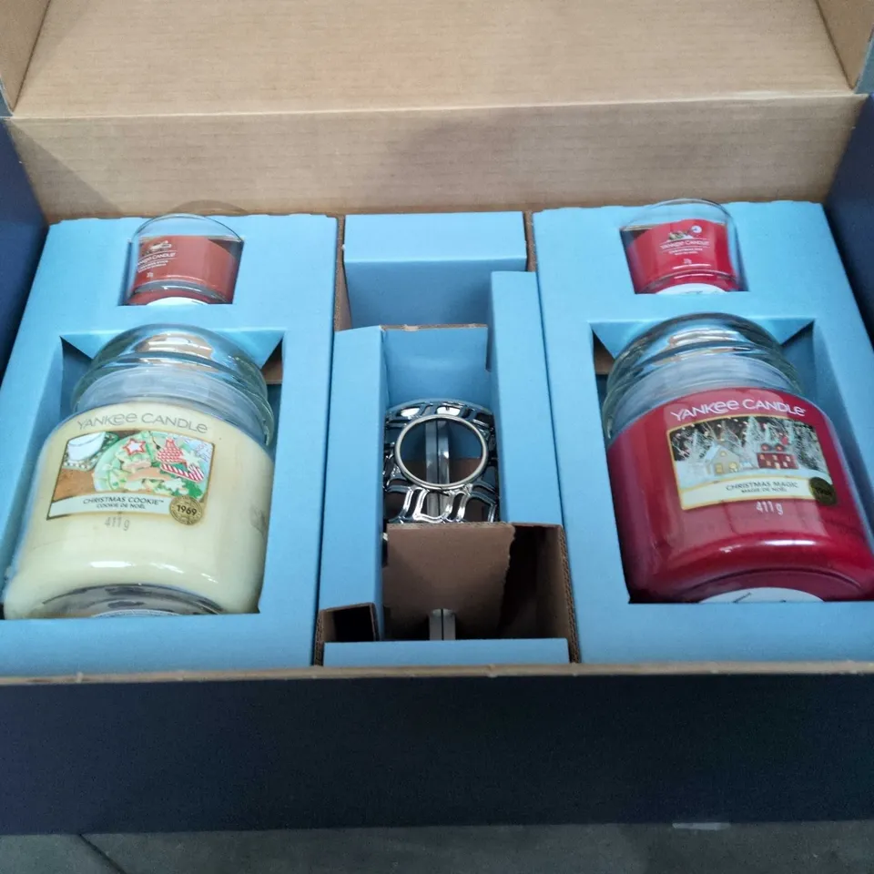 YANKEE CANDLE GIFT SET – 2 X LARGE JAR CANDLES IN BLUE BOX