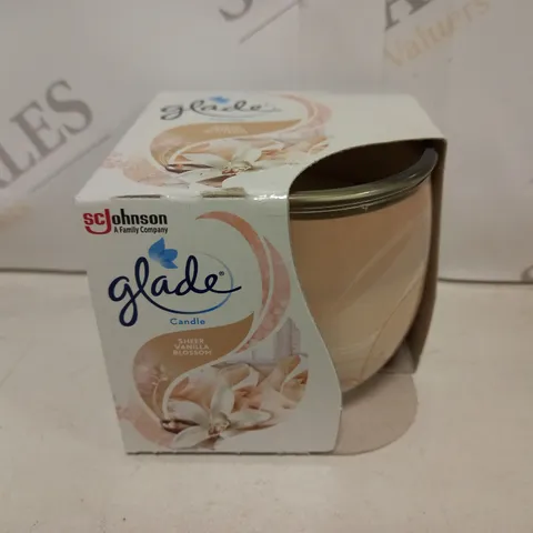 GLADE SHEER VANILLA BLOSSOM SCENTED CANDLE