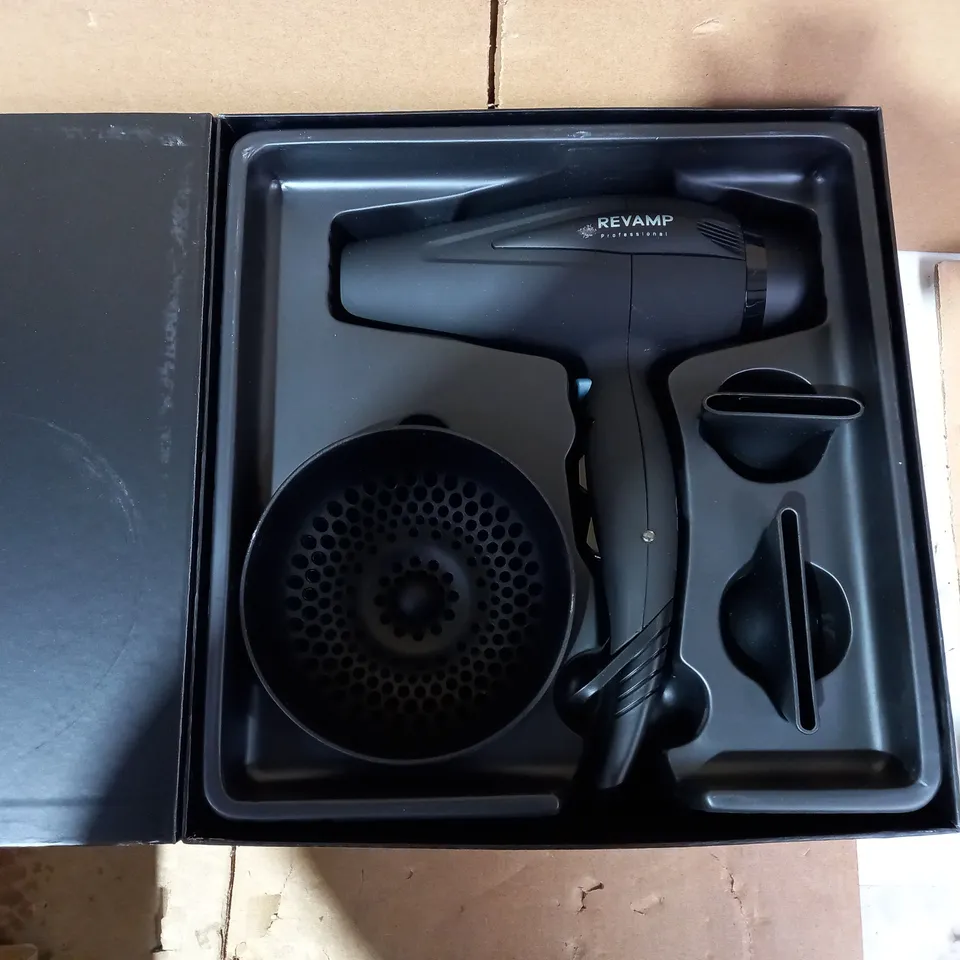 BOXED REVAMP PROGLOSS 5500 AC PROFESSIONAL 2400W DRYER