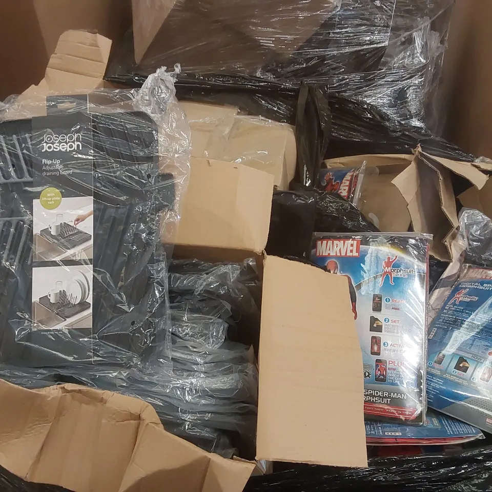 PALLET CONTAINING A VERY LARGE QUANTITY OF ITEMS INCLUDING: JOSEPH JOSEPH DRAINING BOARDS, SPIDERMAN COSTUMES ECT