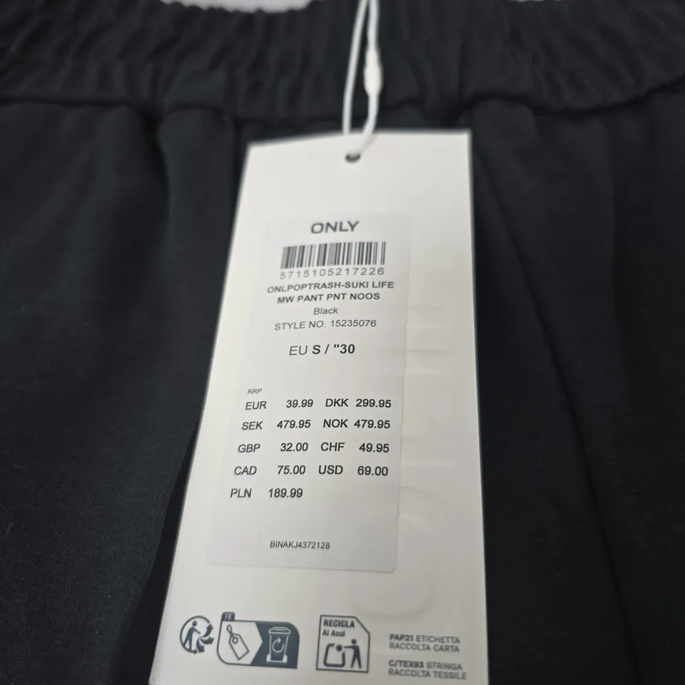 ONLY BLACK TRACKSUIT BOTTOMS – EU S / 30 (STYLE NO. 15235076)
