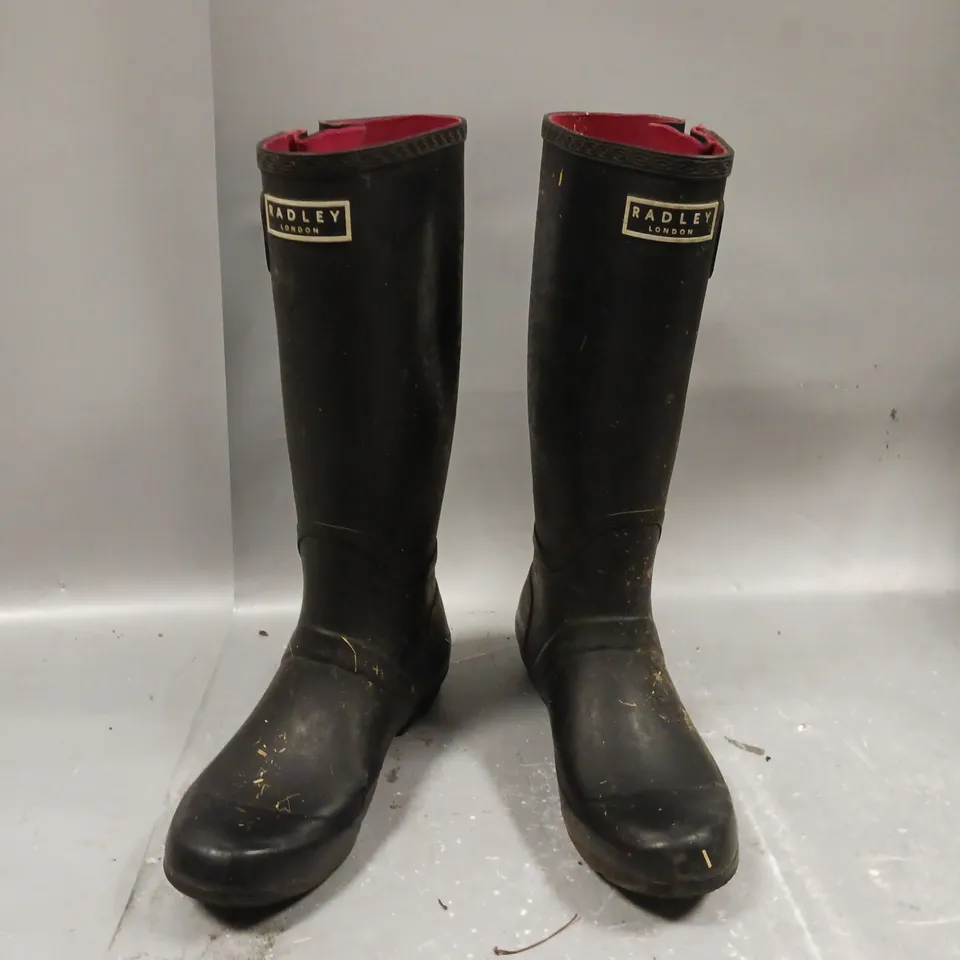 RADLEY LONDON WELLIES IN BLACK UK 6 