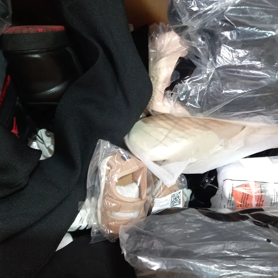 BOX OF APPROXIMATELY 20 ASSORTED PAIRS OF SHOES IN VARIOUS STYLES AND SIZES TO INCLULDE NEW LOOK, MOUNTAIN WAREHOUSE, ETC