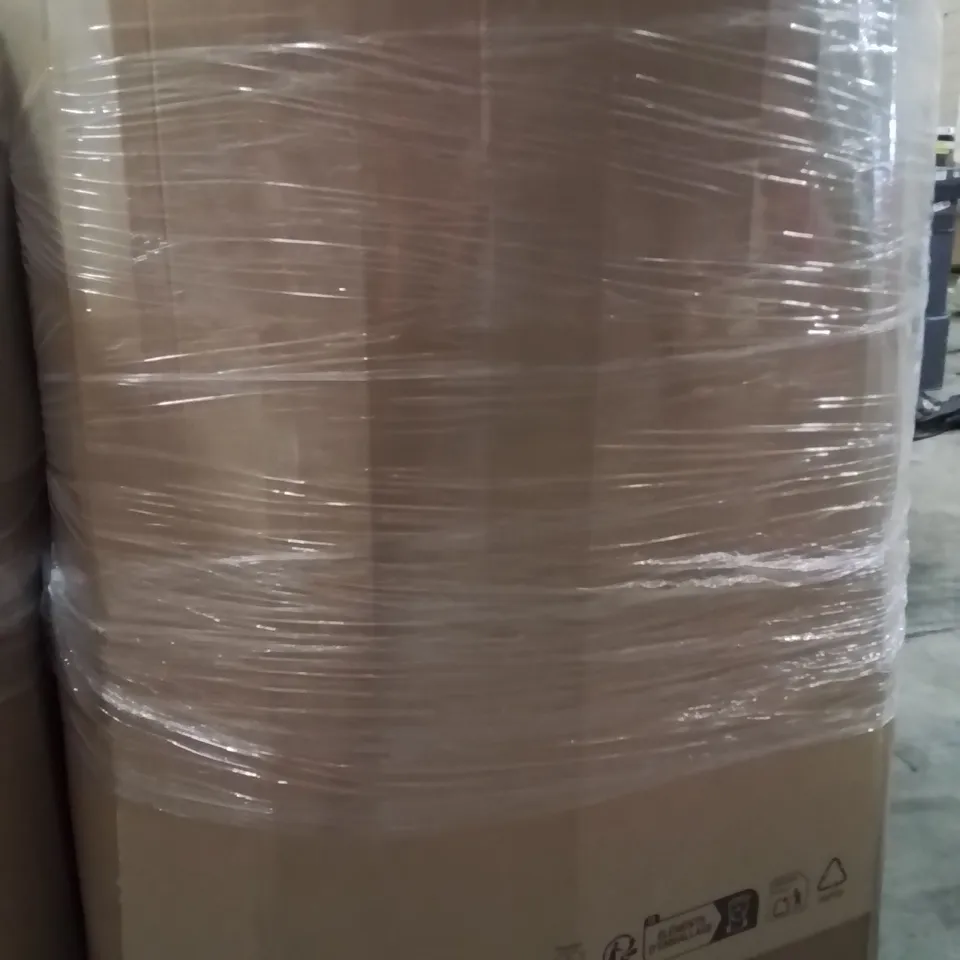 PALLET CONTAINING A LARGE QUANTITY OF PILLOWS