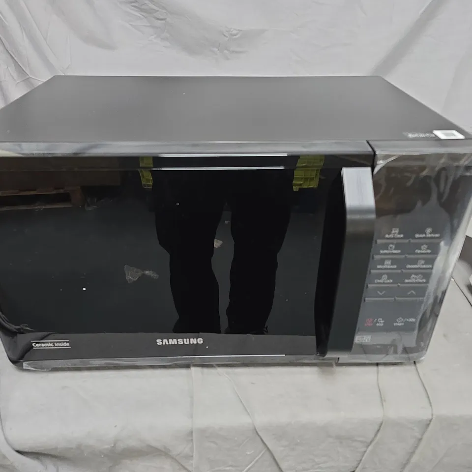 BOXED SAMSUNG MS23K3513AK/EU SOLO 23L MICRCOWAVE OVEN - COLLECTION ONLY