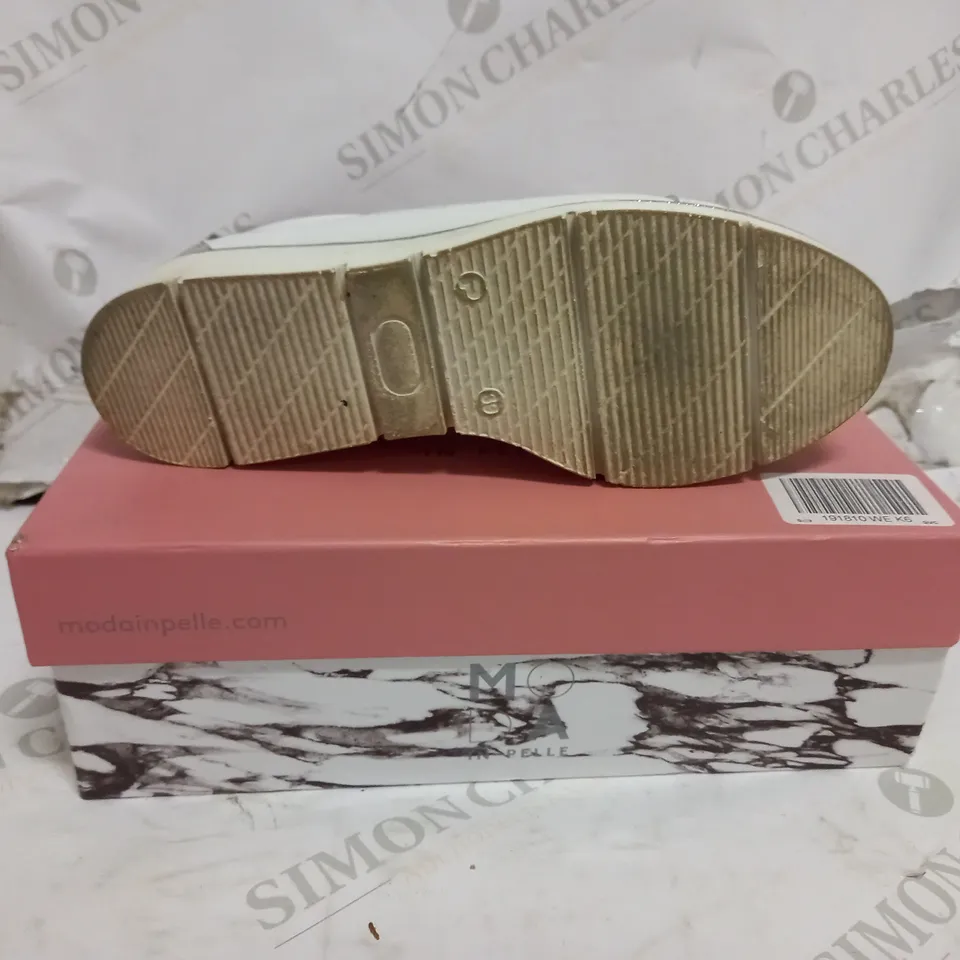 MODA IN PELLE TRAINER - SIZE 6