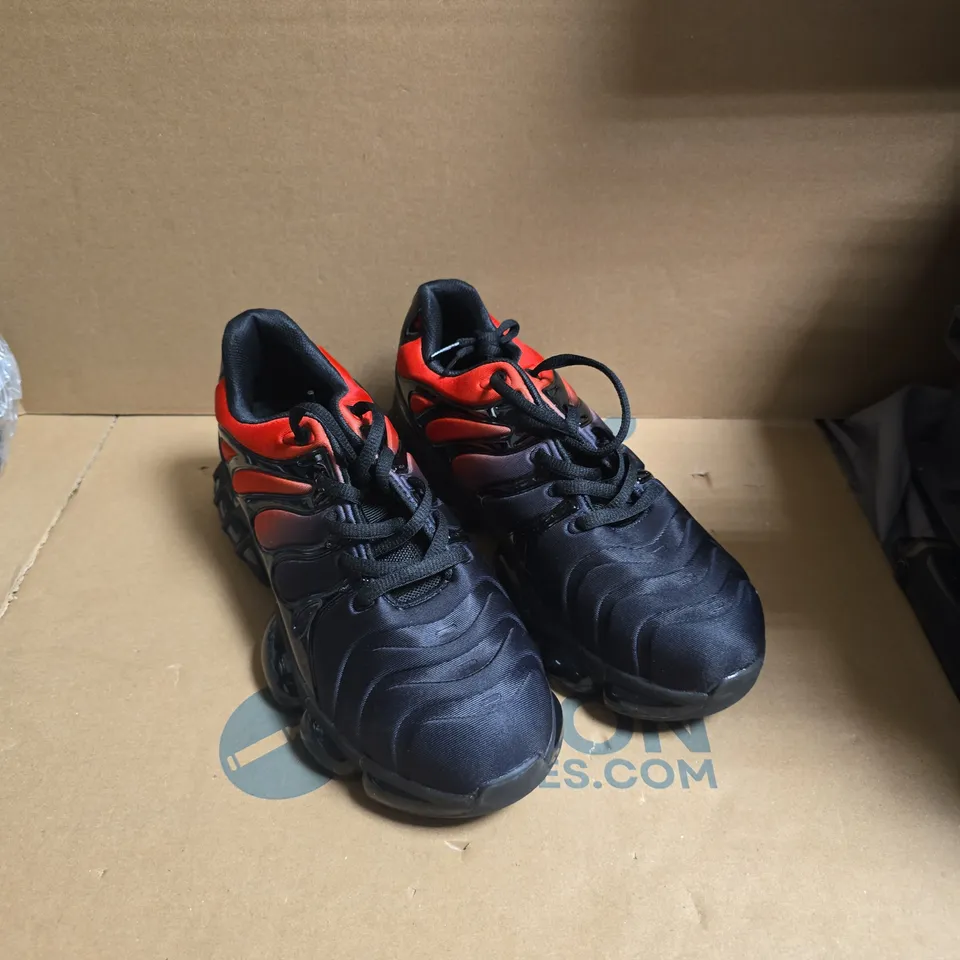 ARISICS MEN'S RUNNING SHOES – BLACK & RED ACCENTS UK 6.5