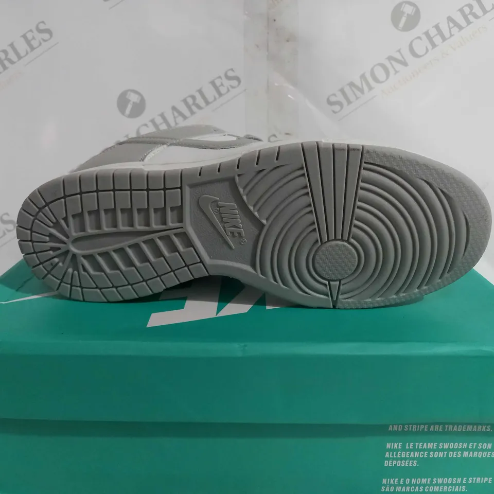 BOXED NIKE DUNKS IN GREY & WHITE - UK 5.5 