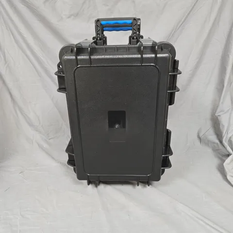 KIEI PLASTIC CARRY CASE ON WHEELS. BLACK