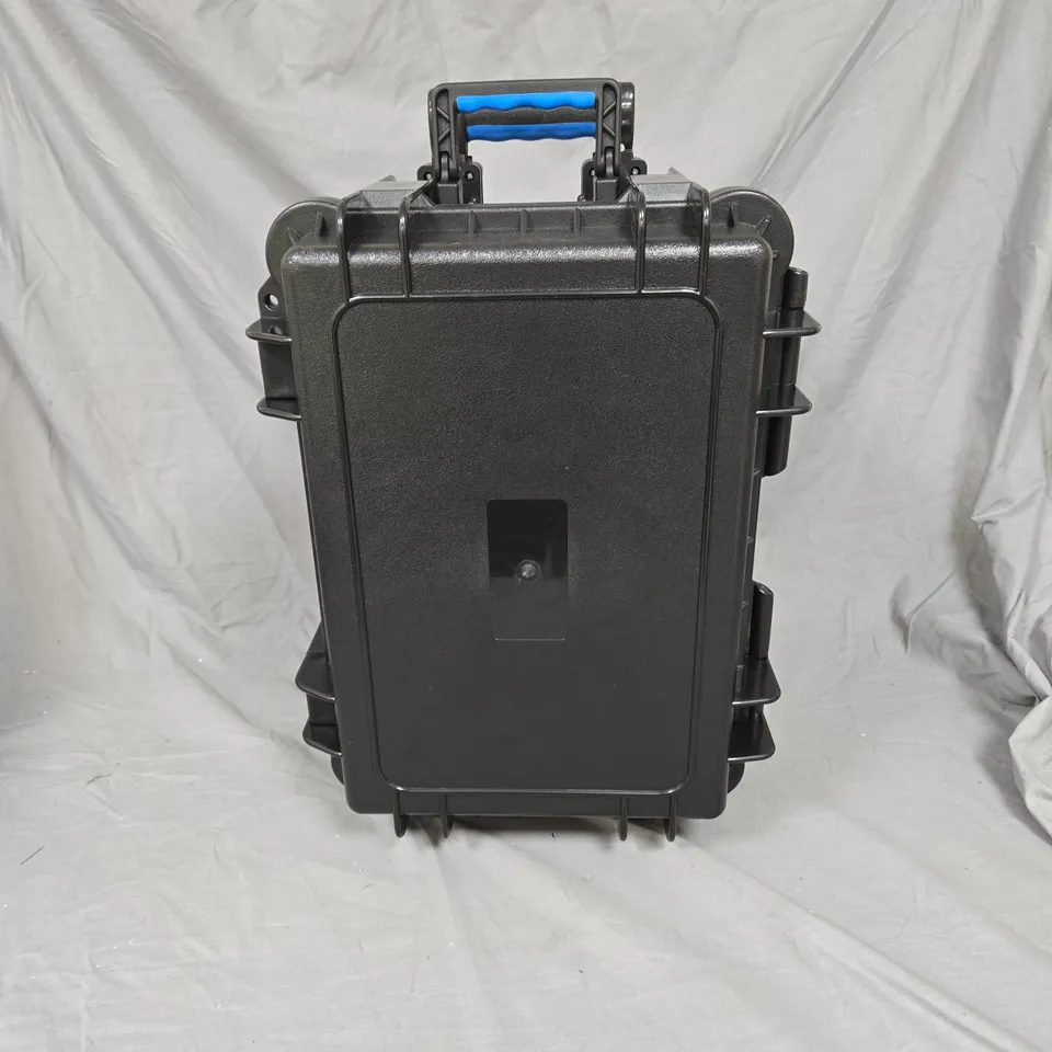 KIEI PLASTIC CARRY CASE ON WHEELS. BLACK