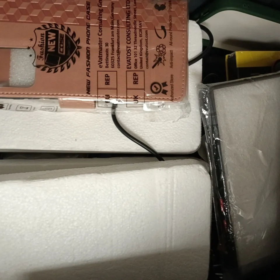 APPROXIMATELY 10 ASSORTED HOUSEHOLD ITEMS TO INCLUDE POWER PLUG PRO, ETC