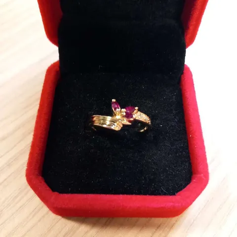 14CT YELLOW GOLD RING SET WITH RUBIES AND NATURAL DIAMONDS