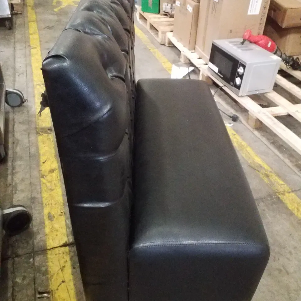 BLACK LEATHER-EFFECT TWO-SEATER TUFTED SETTEE
