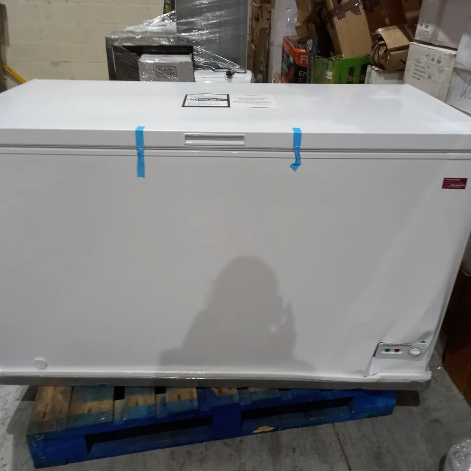 RUSSELL HOBBS RHCF418 LARGE WHITE 418L CHEST FREEZER - COLLECTION ONLY 