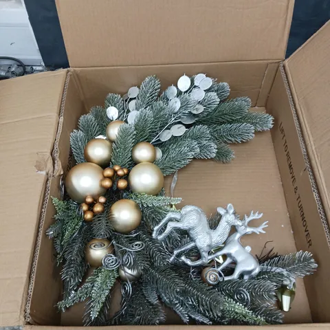 BOXED MOON SHAPED CHRISTMAS WREATH 