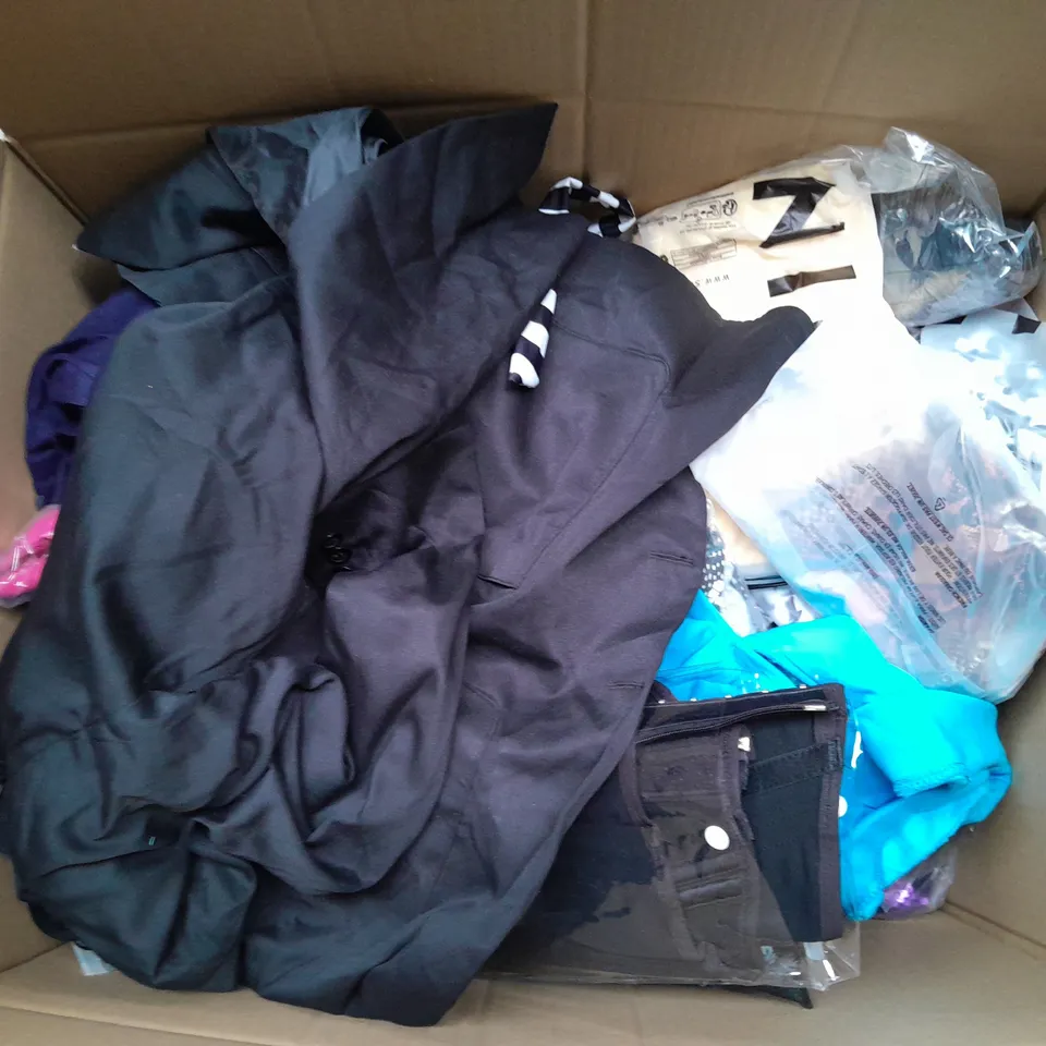 LARGE QAUNTIITY OF ASSORTED CLOTHING ITEMS IN VARIOUS SIZES AND COLORS TO INCLUDE DRESSES, T-SHIRTS AND SOCKS