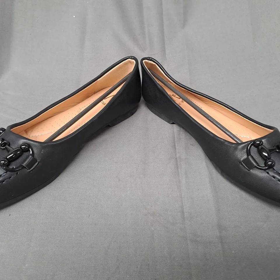 BOXED PAIR OF CINK ME SLIP-ON SHOES IN BLACK EU SIZE 38