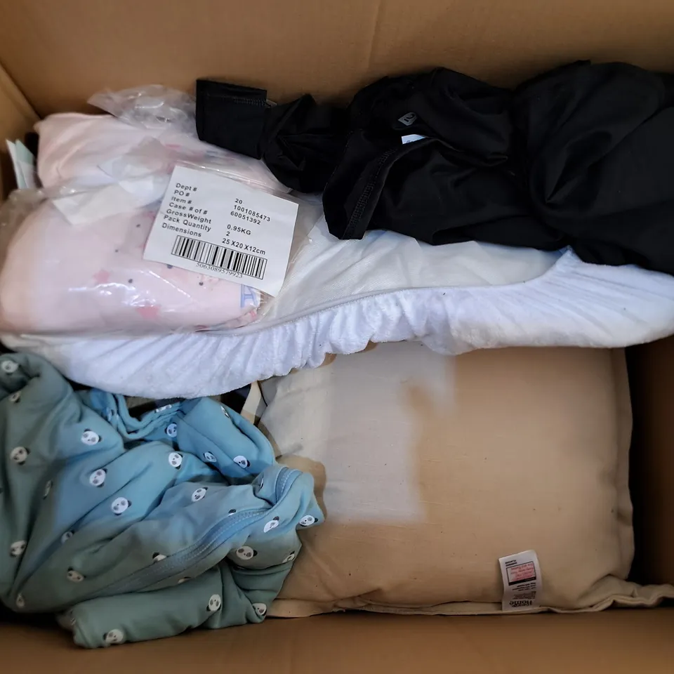 LOT OF APPROXIMATELY 12 ASSORTED BEDDING AND SOFT FURNISHING ITEMS TO INCLUDE THROW, FILLED CUSHIONS AND DUVET