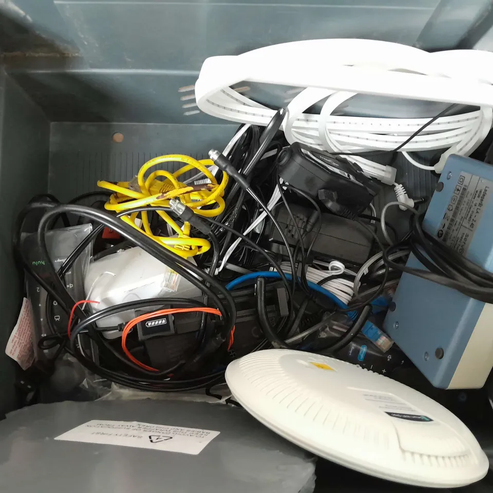 APPROXIMATELY 10 ASSORTED ELECTRICAL PRODUCTS TO INCLUDE USB CABLES , TV REMOTES , ETC 