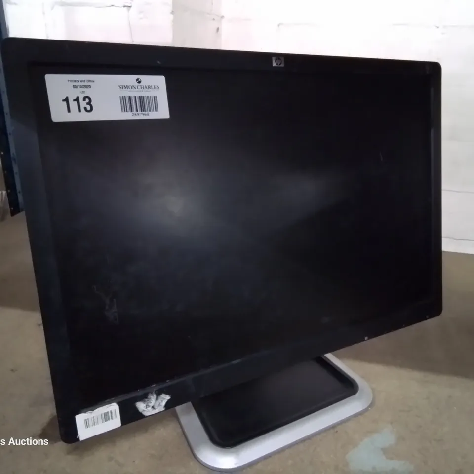 HP 22" DESK TOP MONITOR WITH STAND Model GX007A