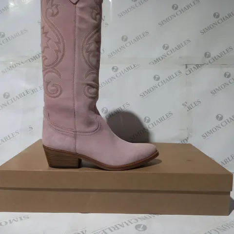 BOXED PAIR OF PENELOPE CHILVERS COWGIRL SUEDE BOOTS IN PINK EU SIZE 42